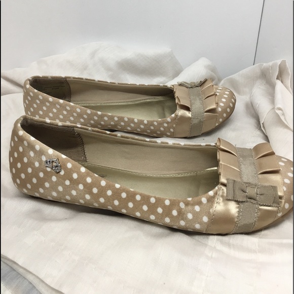 Fergalicious- Gold  flats with white polka dots - Picture 8 of 12
